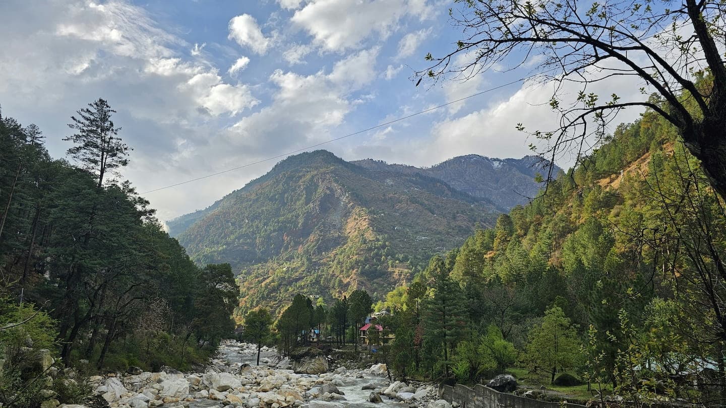 The Tirthan River flowing through the valley
